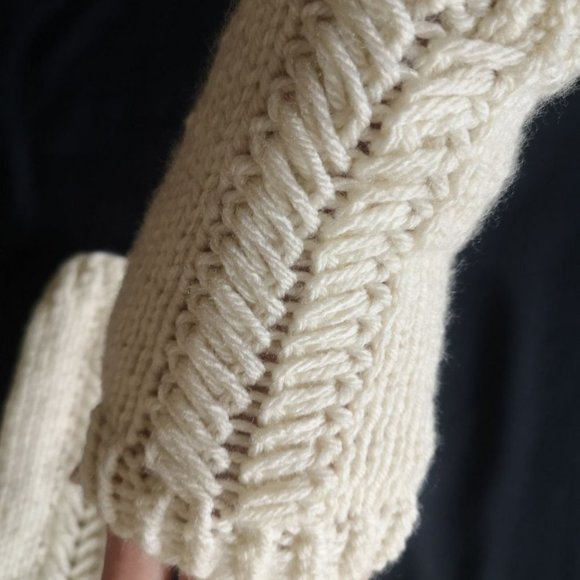Made in Canada Fingerless Gloves Mittens ArmWarmer Glovelets Creme - Picture 1 of 6